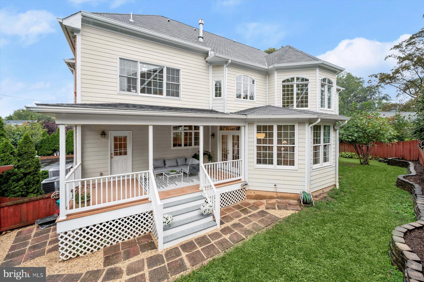 COUNTRY CLUB - Residential