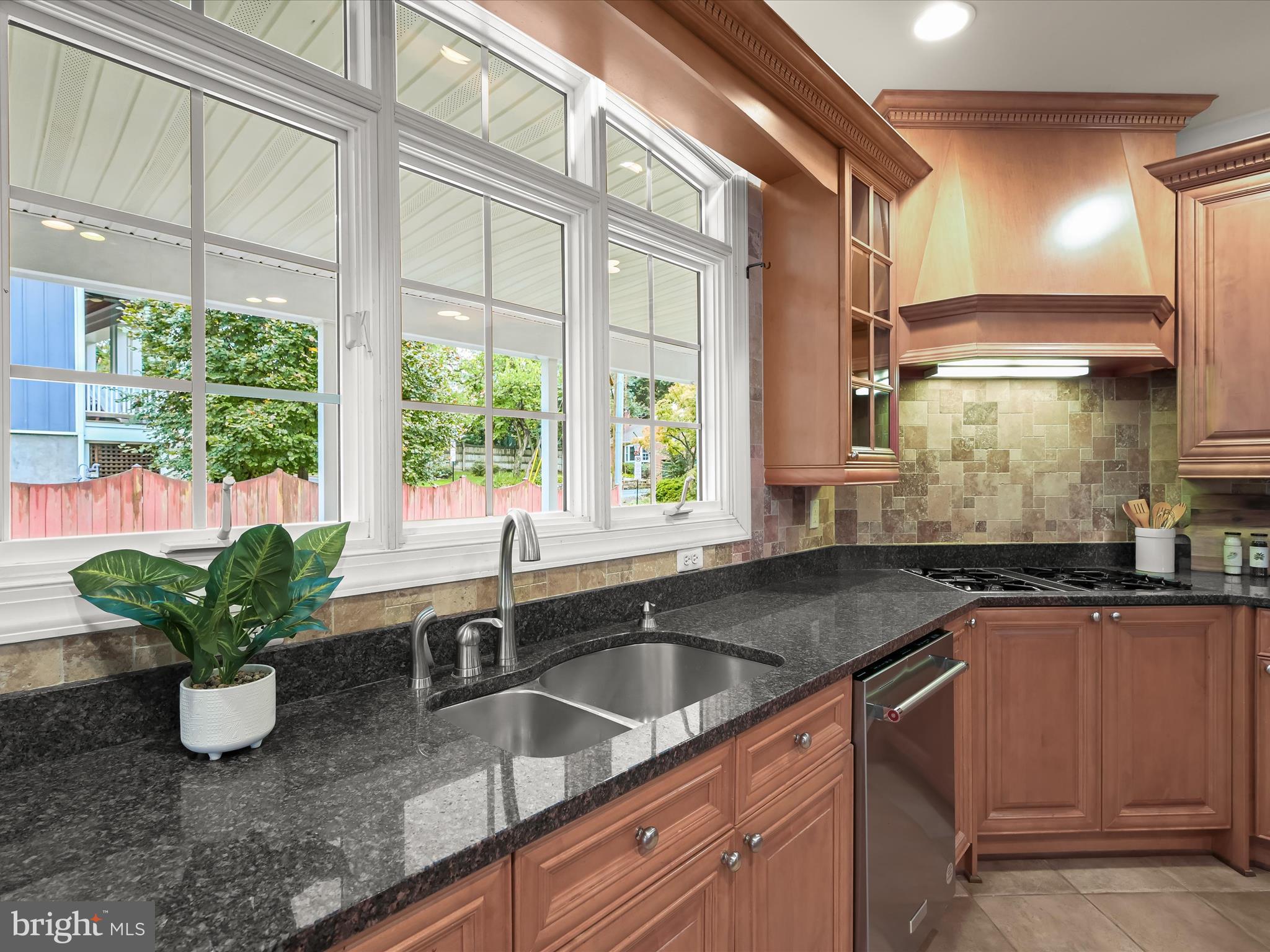 COUNTRY CLUB - Residential