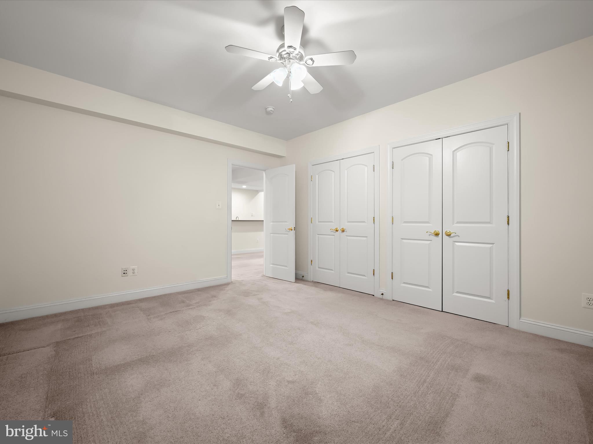 COUNTRY CLUB - Residential