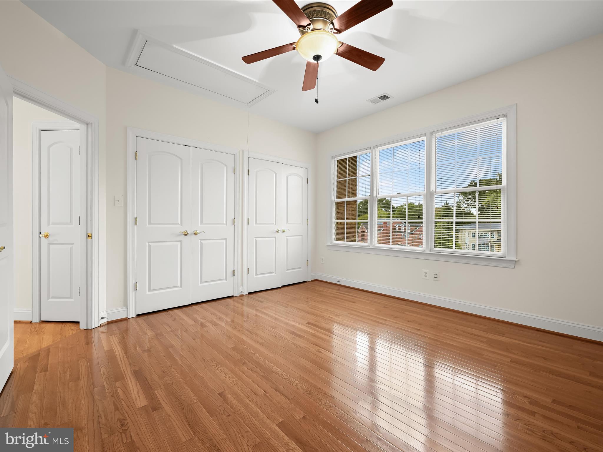 COUNTRY CLUB - Residential