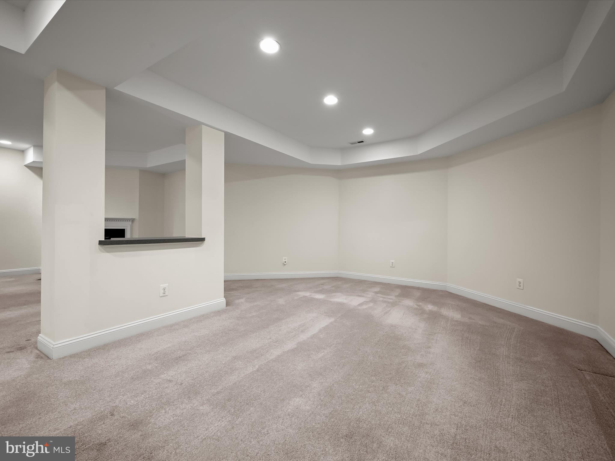 COUNTRY CLUB - Residential