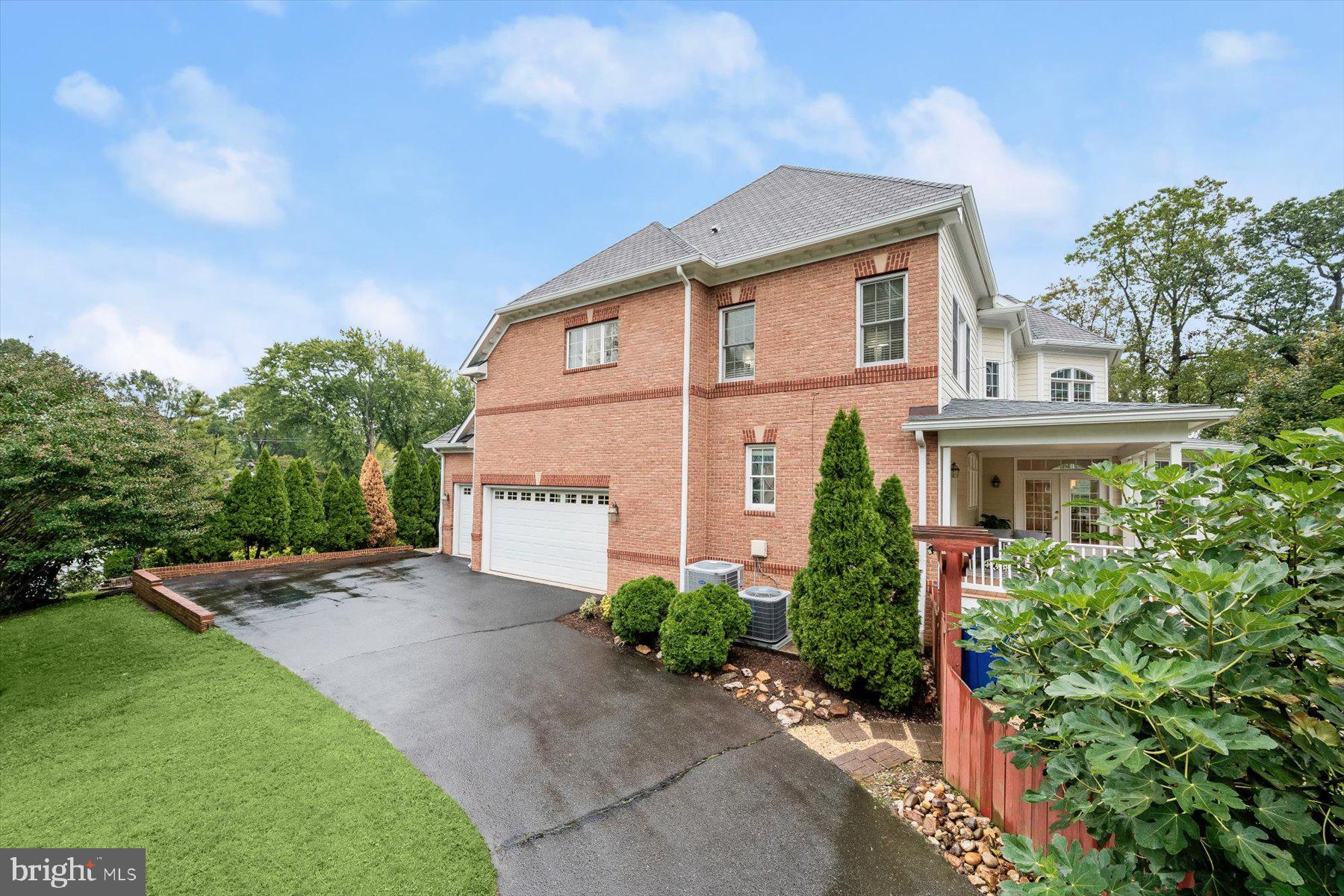 COUNTRY CLUB - Residential