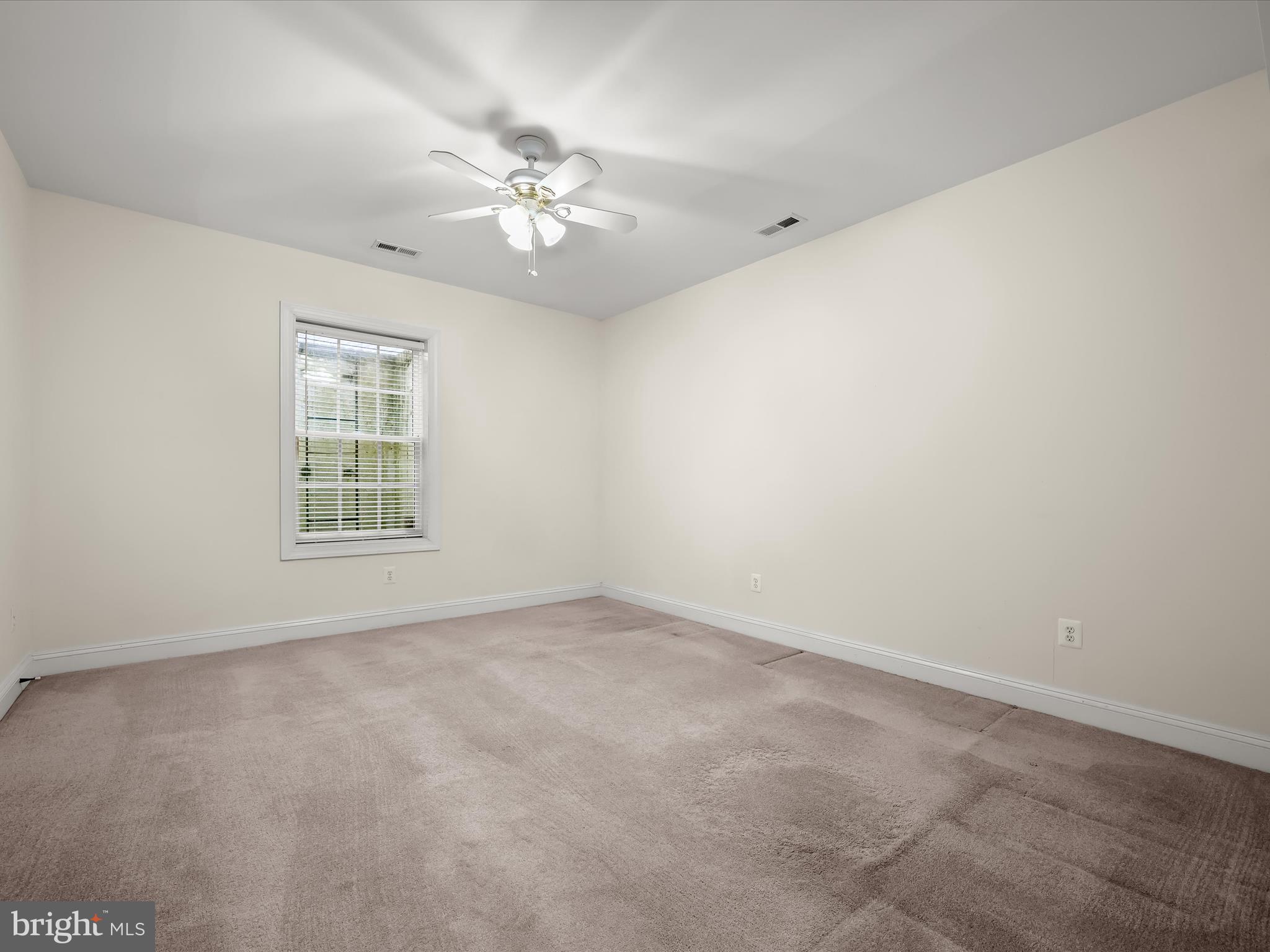 COUNTRY CLUB - Residential