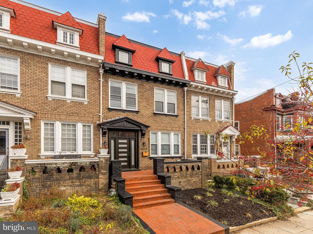 Photo of 4519 15th Street NW, WASHINGTON, DC 20011 (MLS # DCDC2230418)