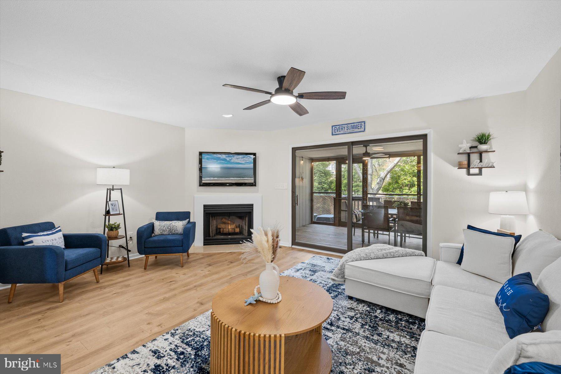 BEACH HOLLOW - Residential