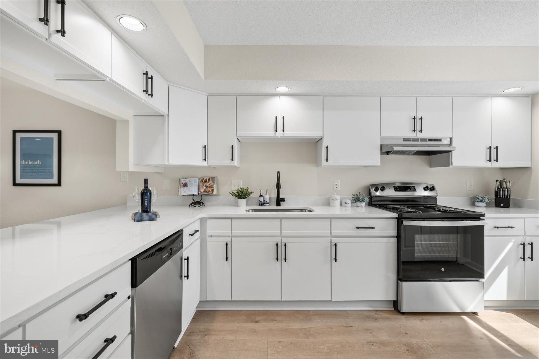 BEACH HOLLOW - Residential