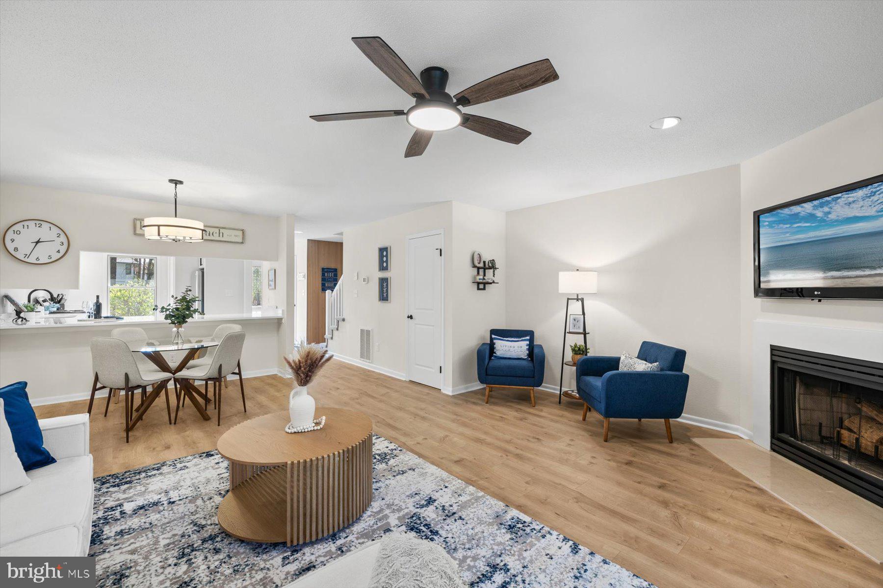 BEACH HOLLOW - Residential