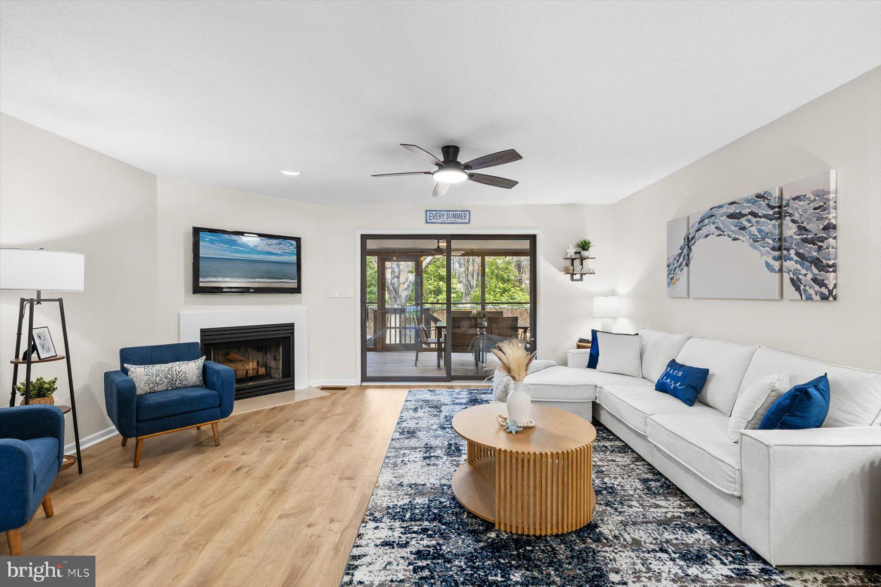 BEACH HOLLOW - Residential