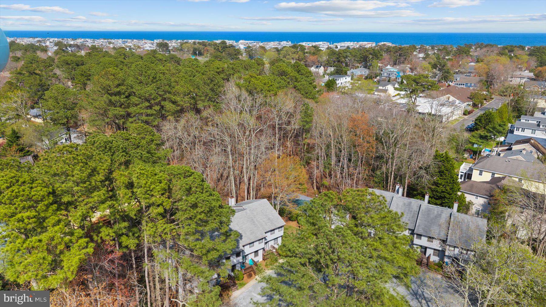 BEACH HOLLOW - Residential