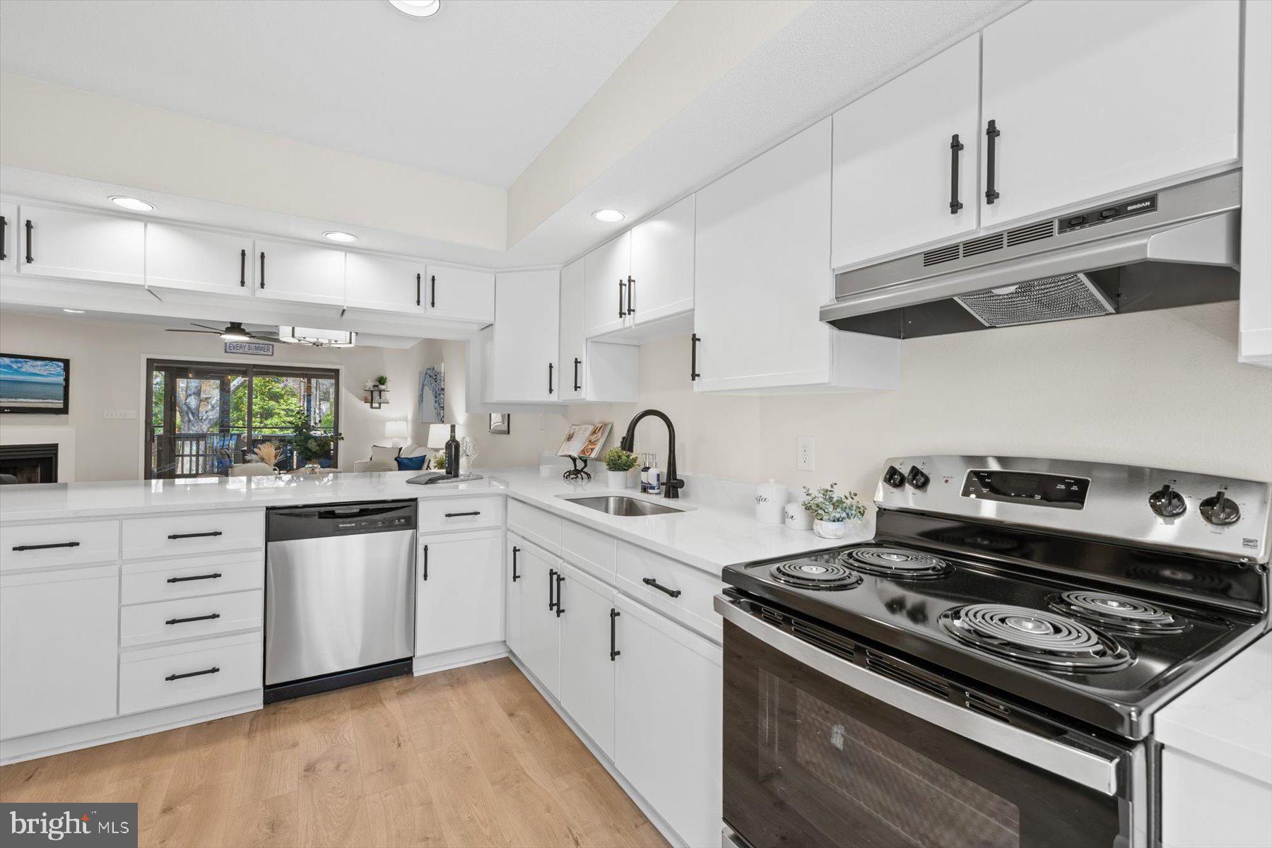 BEACH HOLLOW - Residential