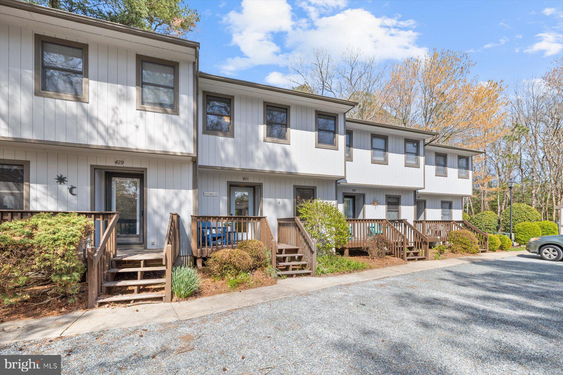 BEACH HOLLOW - Residential