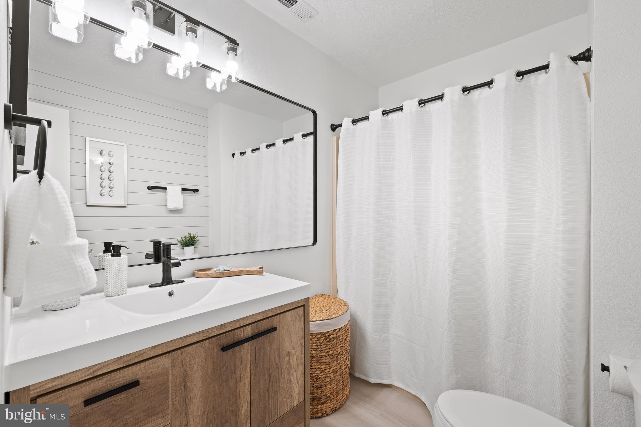 BEACH HOLLOW - Residential