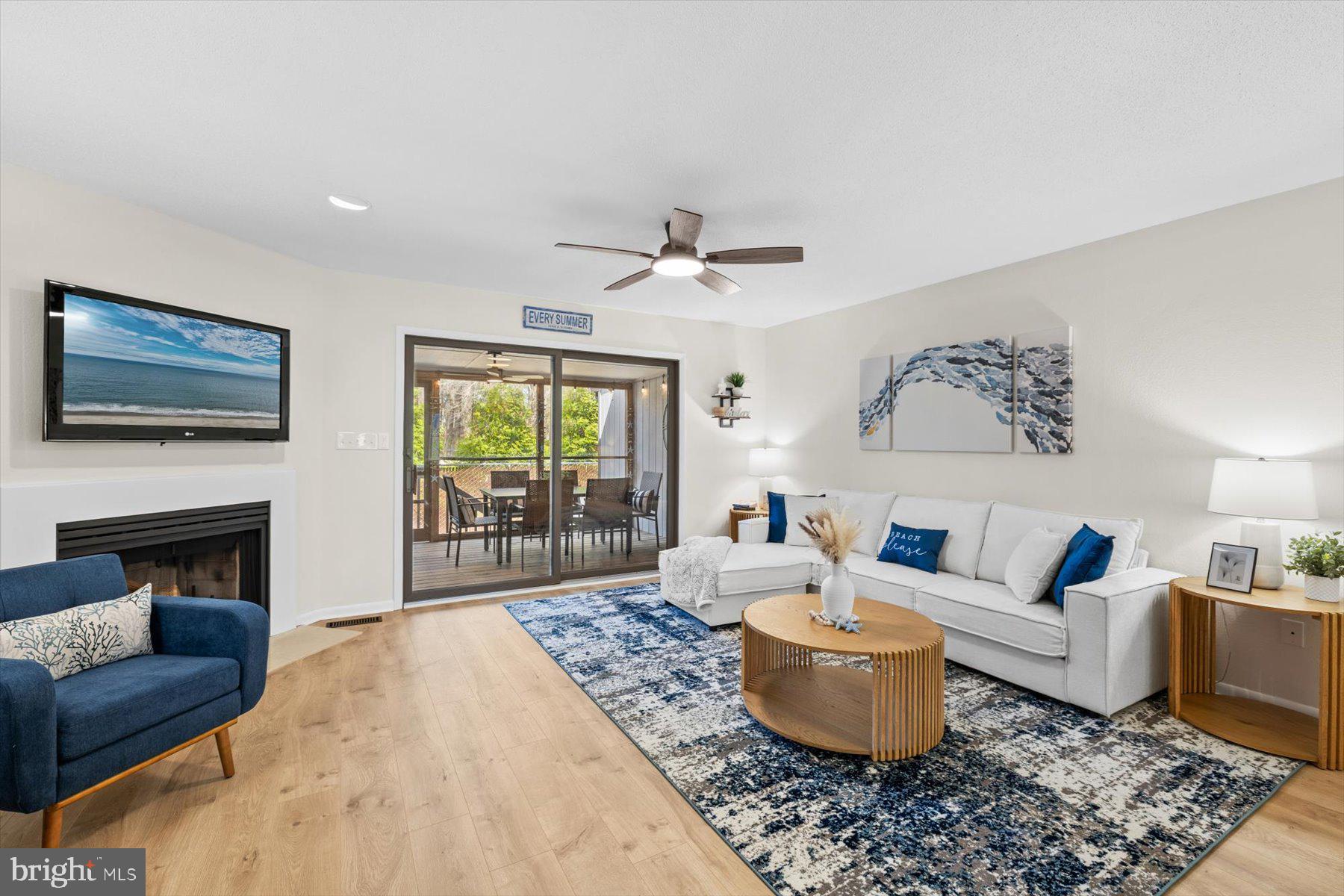 BEACH HOLLOW - Residential