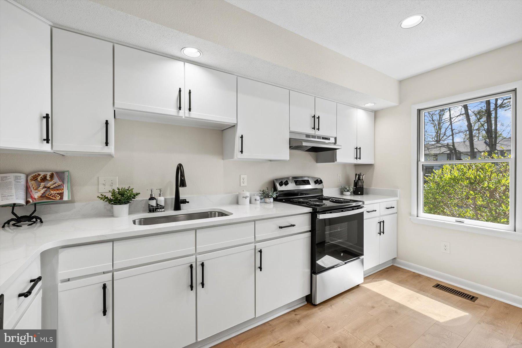 BEACH HOLLOW - Residential