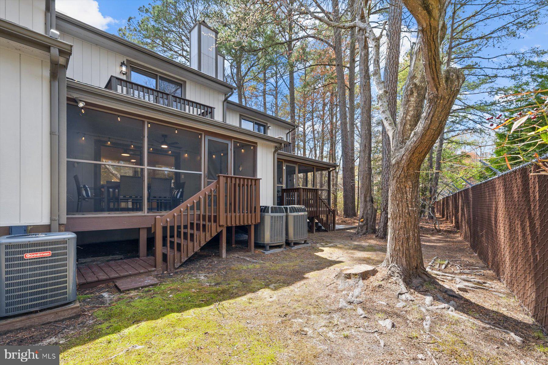 BEACH HOLLOW - Residential