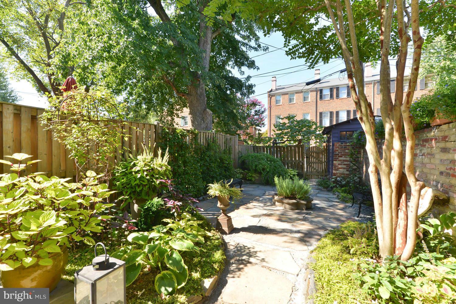 VIRGINIA VILLAGE - Residential