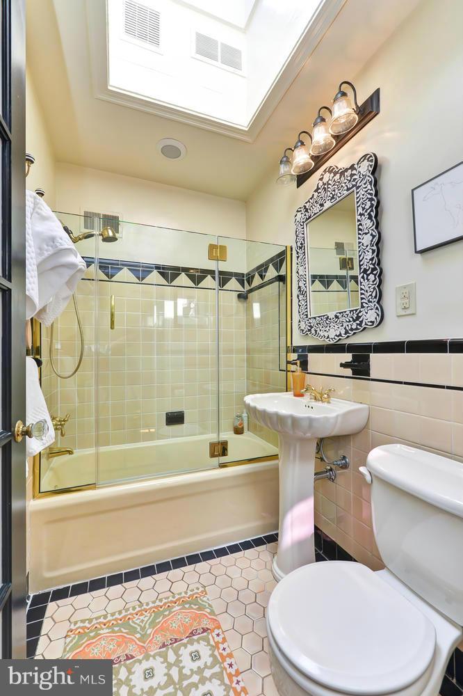 VIRGINIA VILLAGE - Residential