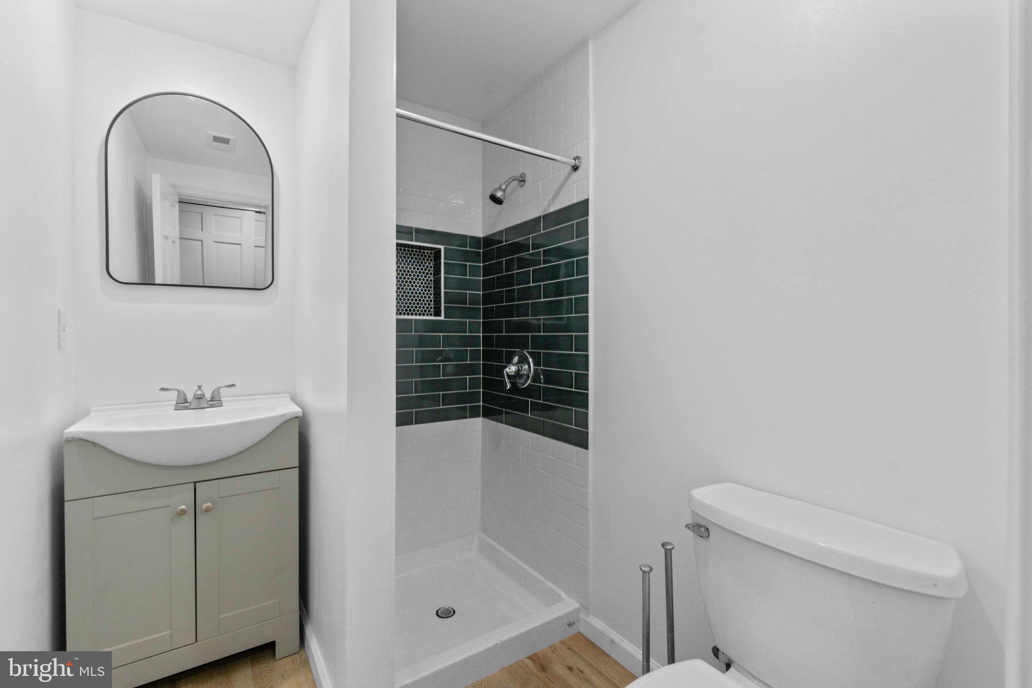 MADISON EASTEND - Residential Lease