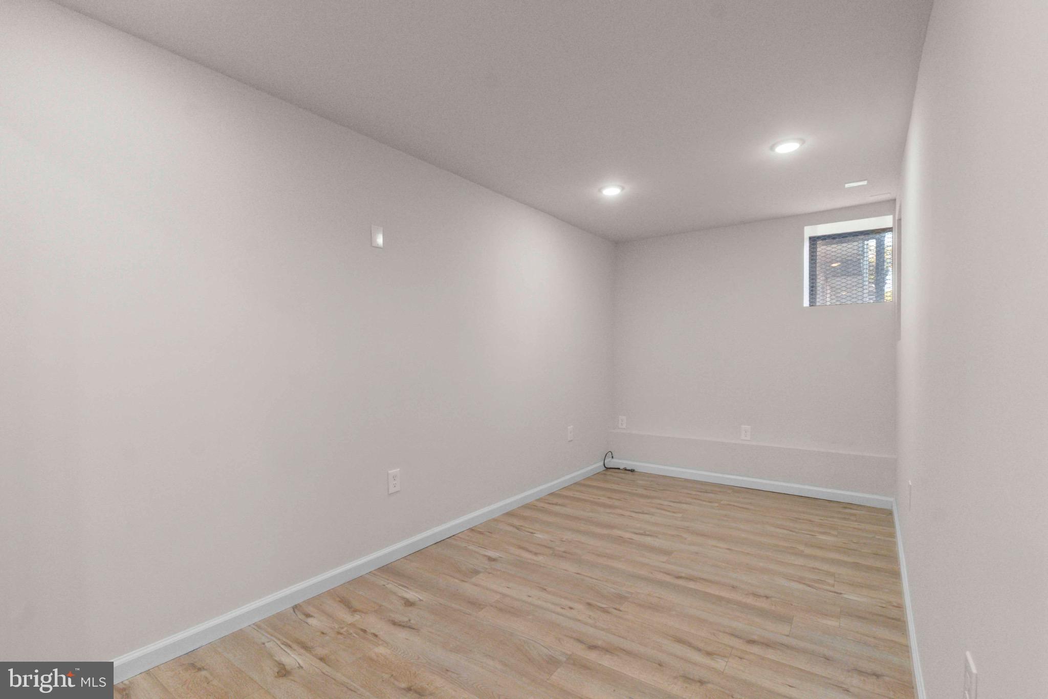 MADISON EASTEND - Residential Lease