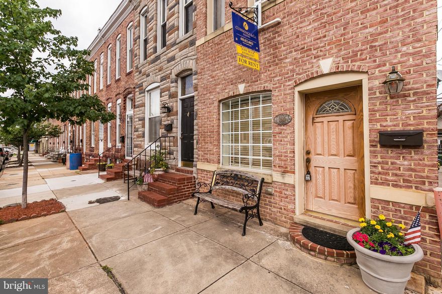 Riverside Park Rental- 3 bedroom, 1 bath home has a large floor plan. Huge living room w/ exposed brick, large front window, wood floors, & tall ceilings. Private dining room. Eat-in kitchen leads to fenced rear patio. Upper level has 3 nice size bedrooms w/ hallway full bath large enough to share! Walk to Riverside park, dining, shops, & nightlife. Easy access to highways. AVAILABLE NOW