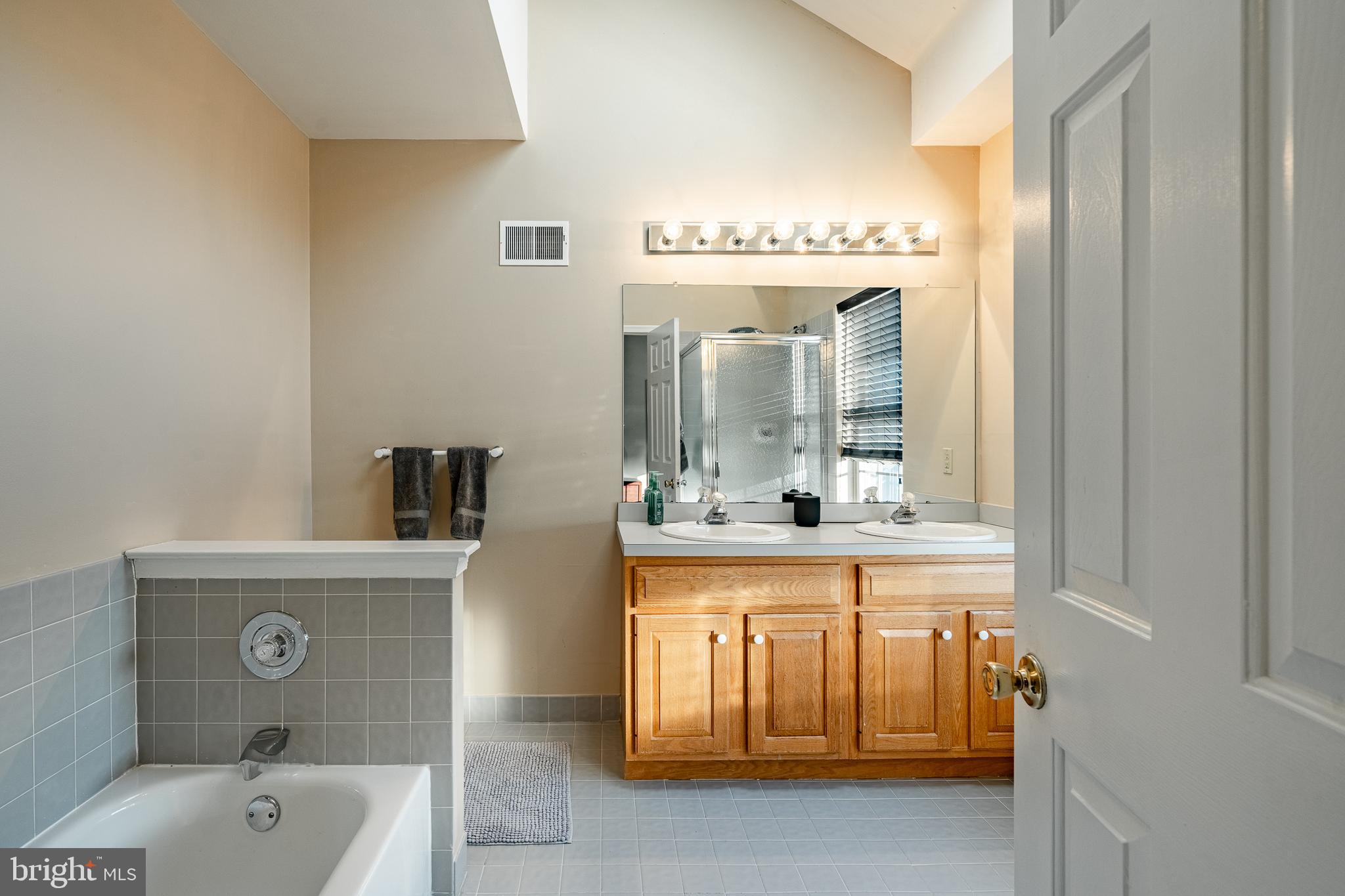 MEWS AT VALLEY FOR - Residential