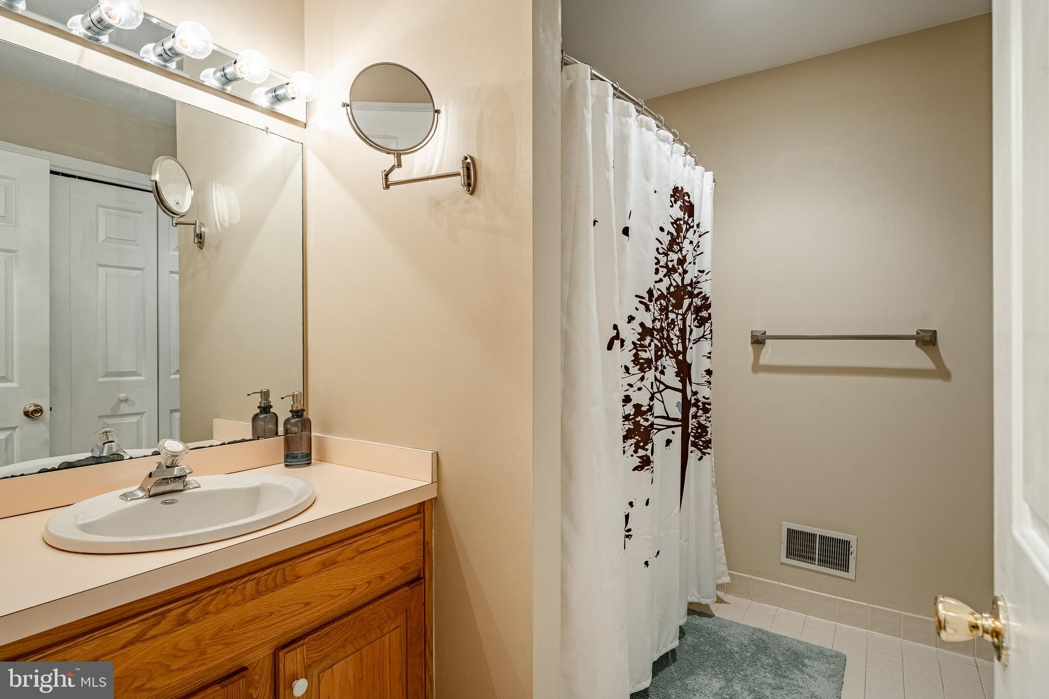 MEWS AT VALLEY FOR - Residential