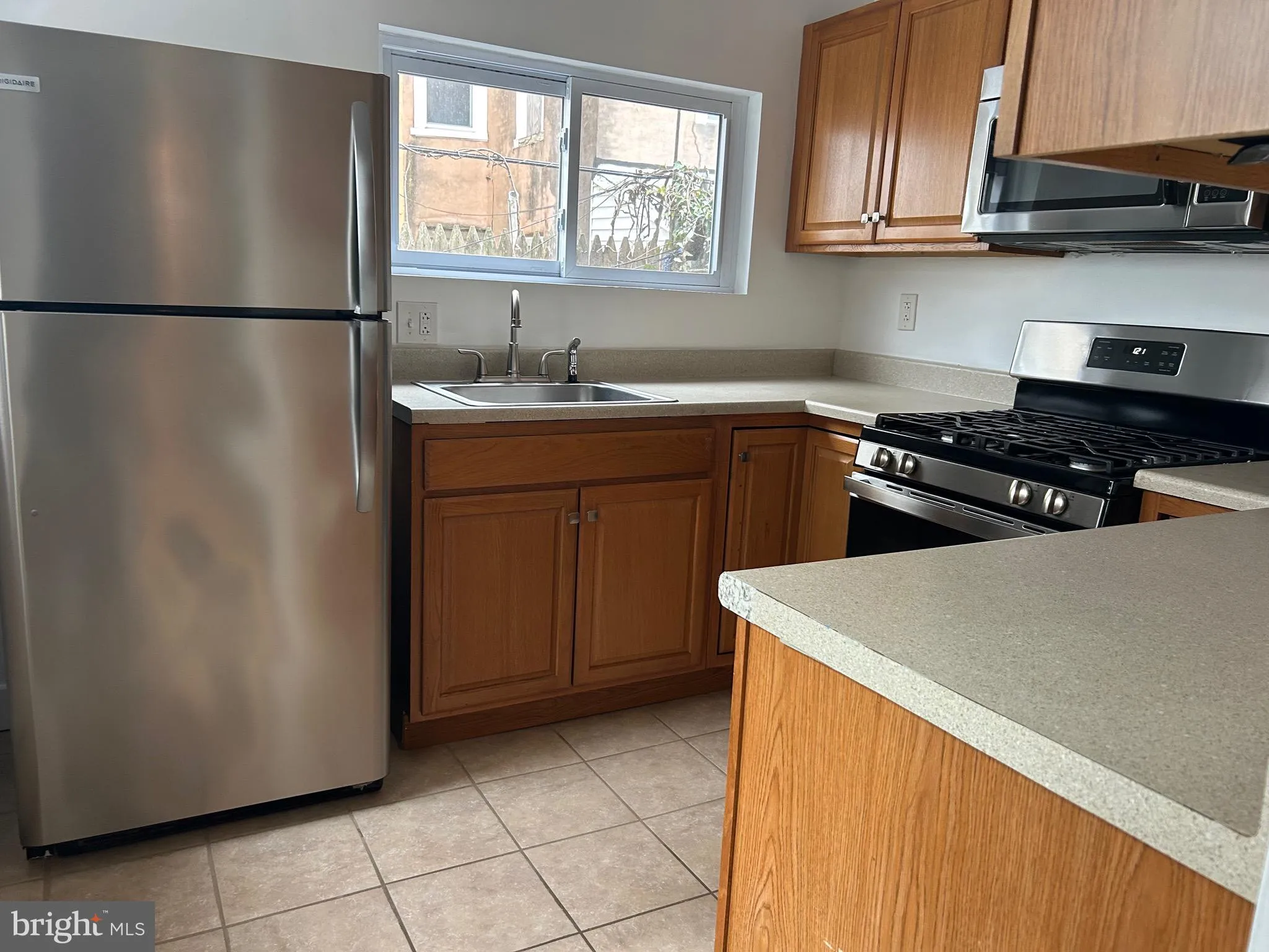 Philadelphia, Pennsylvania 19122, United States, 4 Bedrooms Bedrooms, ,1 BathroomBathrooms,Residential,Contingent,19113