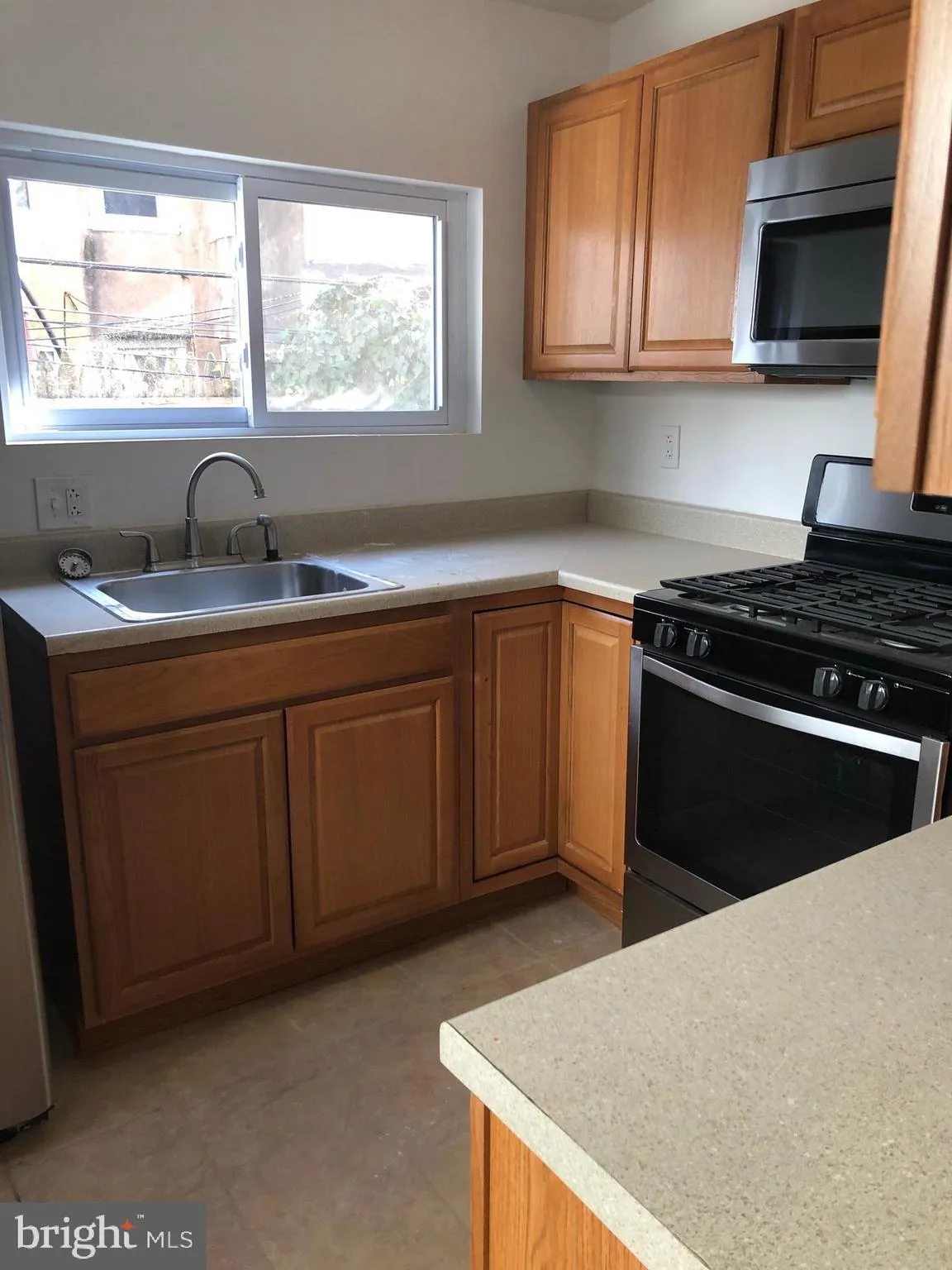 Philadelphia, Pennsylvania 19122, United States, 4 Bedrooms Bedrooms, ,1 BathroomBathrooms,Residential,Contingent,19113