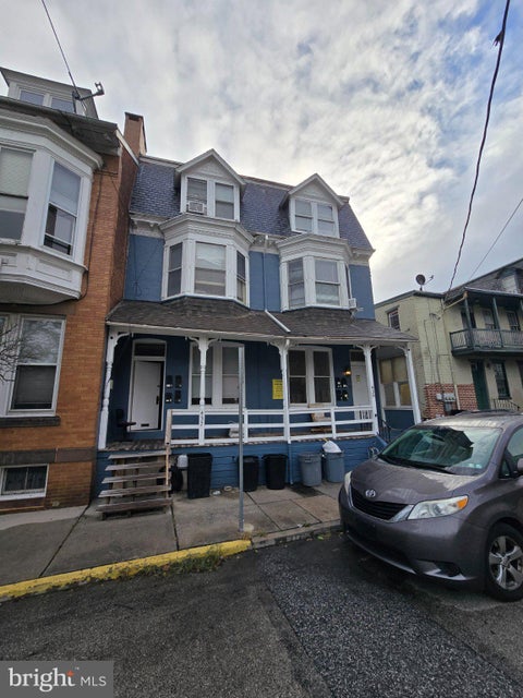 Townhouse For Sale - 437 Cleveland Avenue<br/> York County, New York, PA 17401