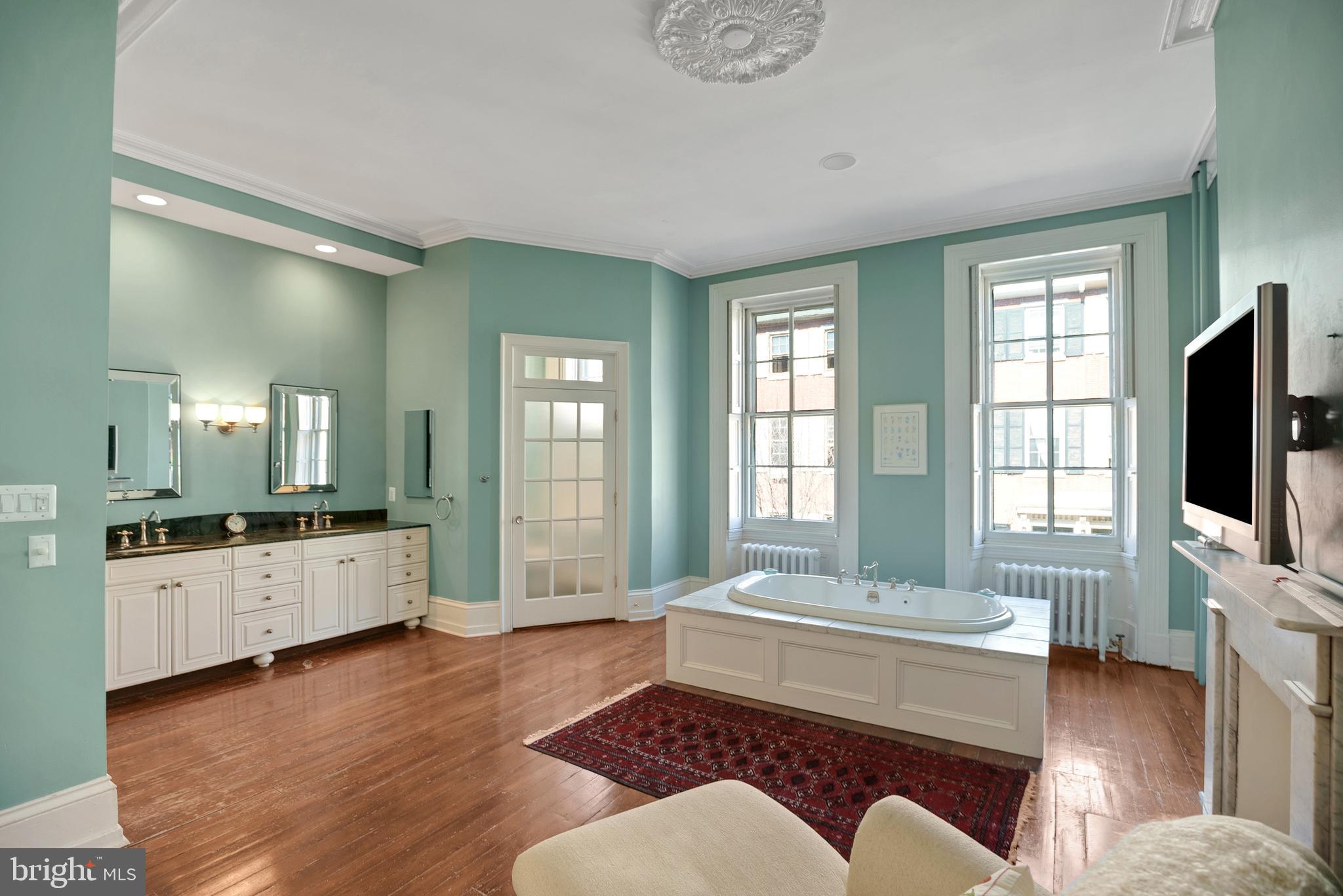 SOCIETY HILL - Residential