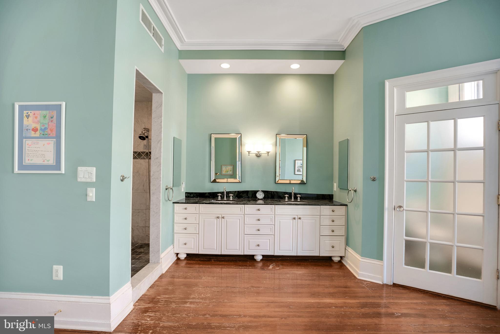 SOCIETY HILL - Residential