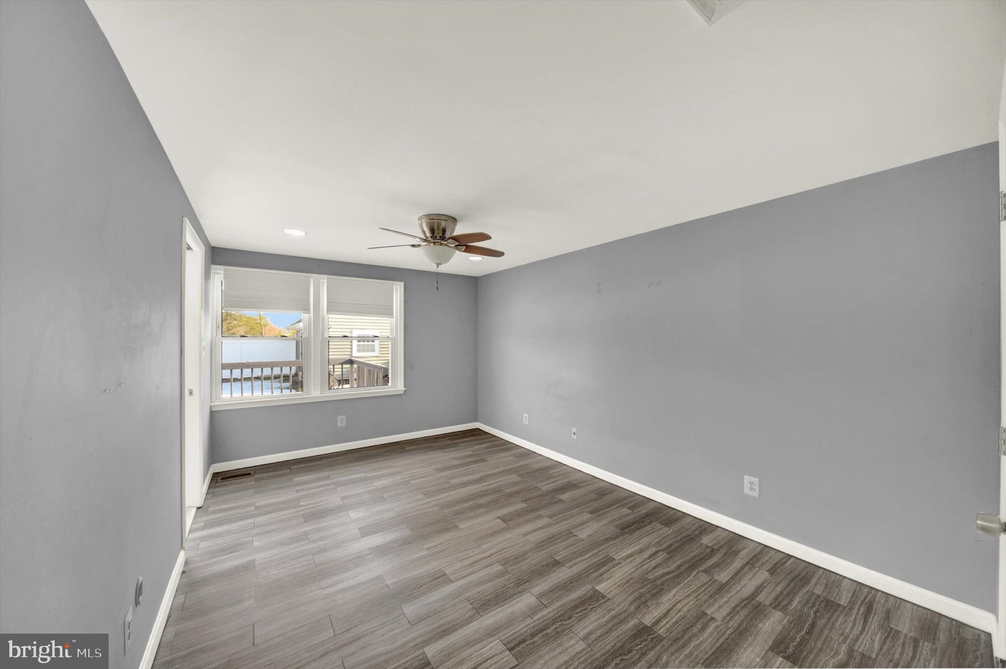 HALLFIELD MANOR - Residential