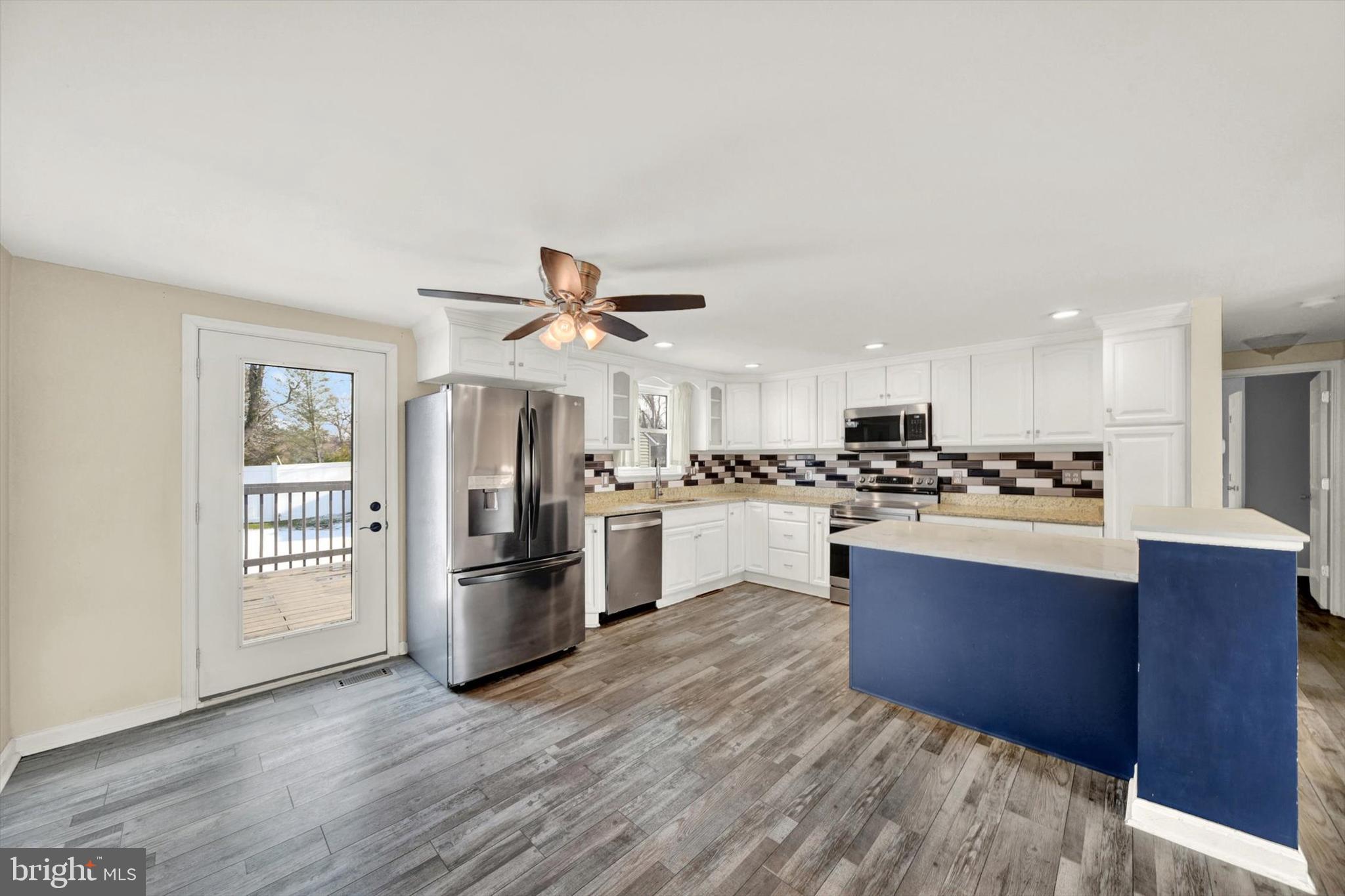 HALLFIELD MANOR - Residential