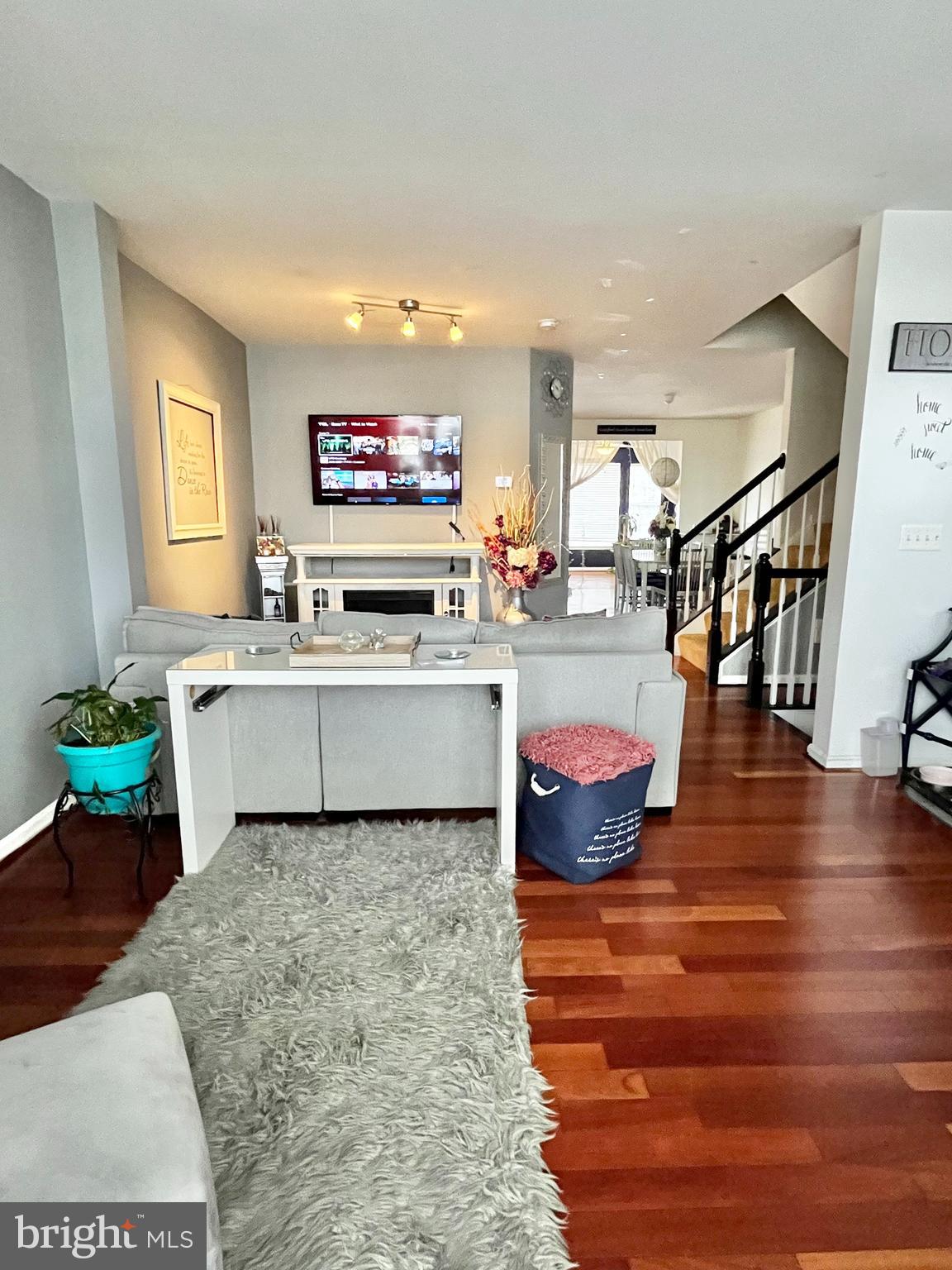 RIVER OAKS - Residential