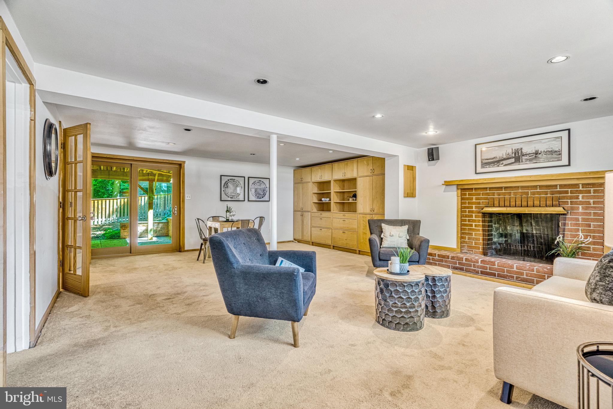 VIENNA WOODS - Residential