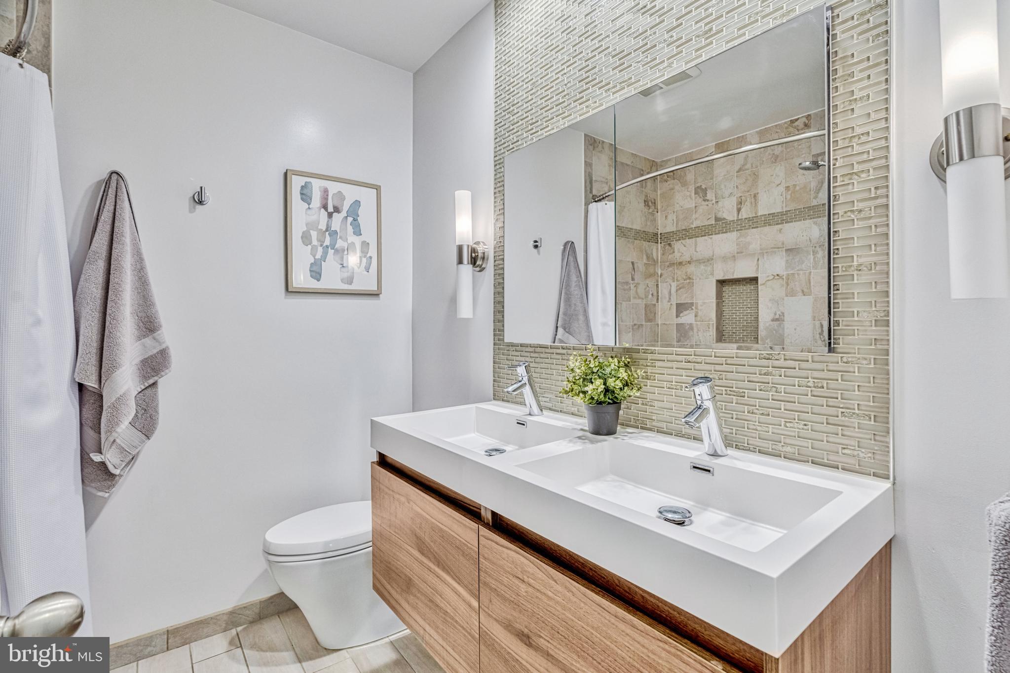 VIENNA WOODS - Residential