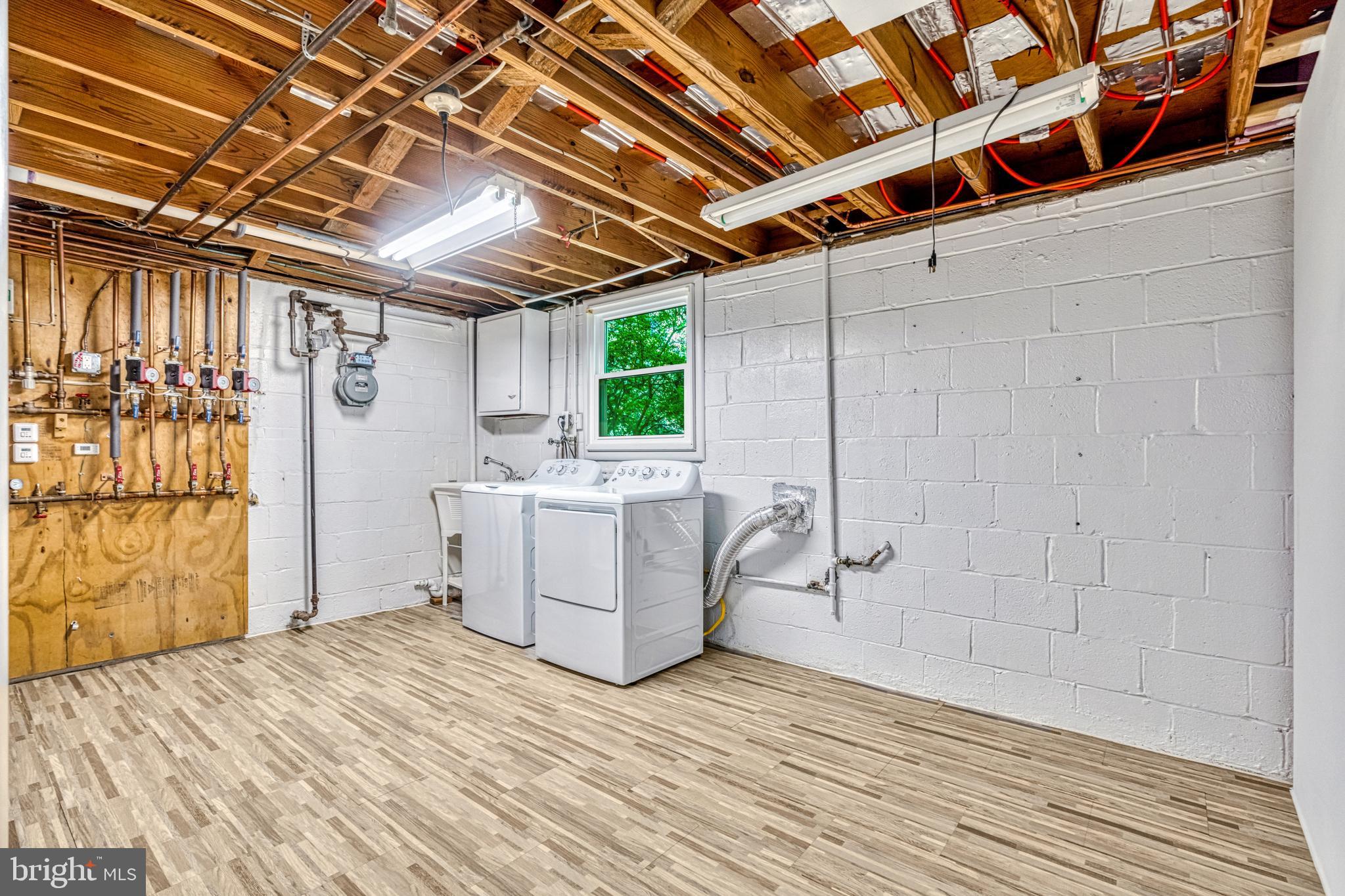 VIENNA WOODS - Residential