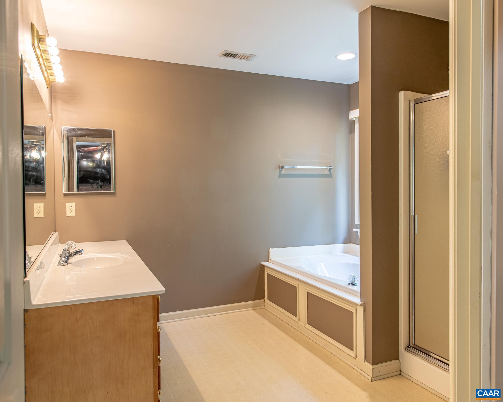 LAKE MONTICELLO - Residential