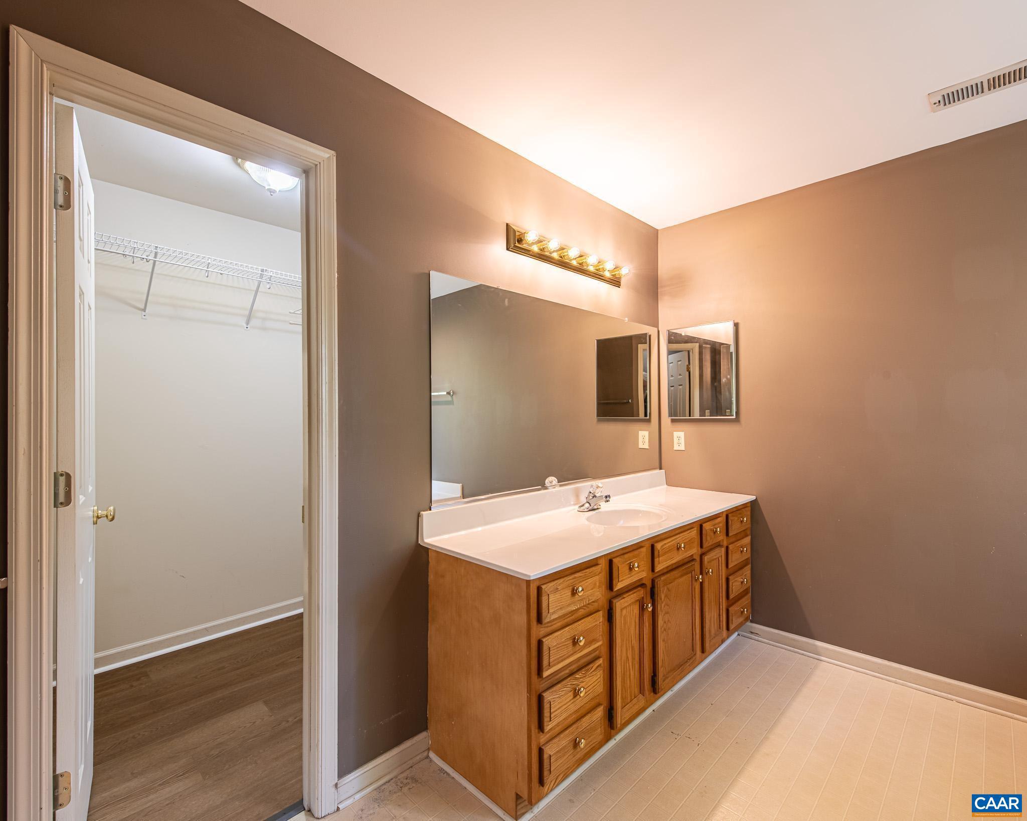 LAKE MONTICELLO - Residential