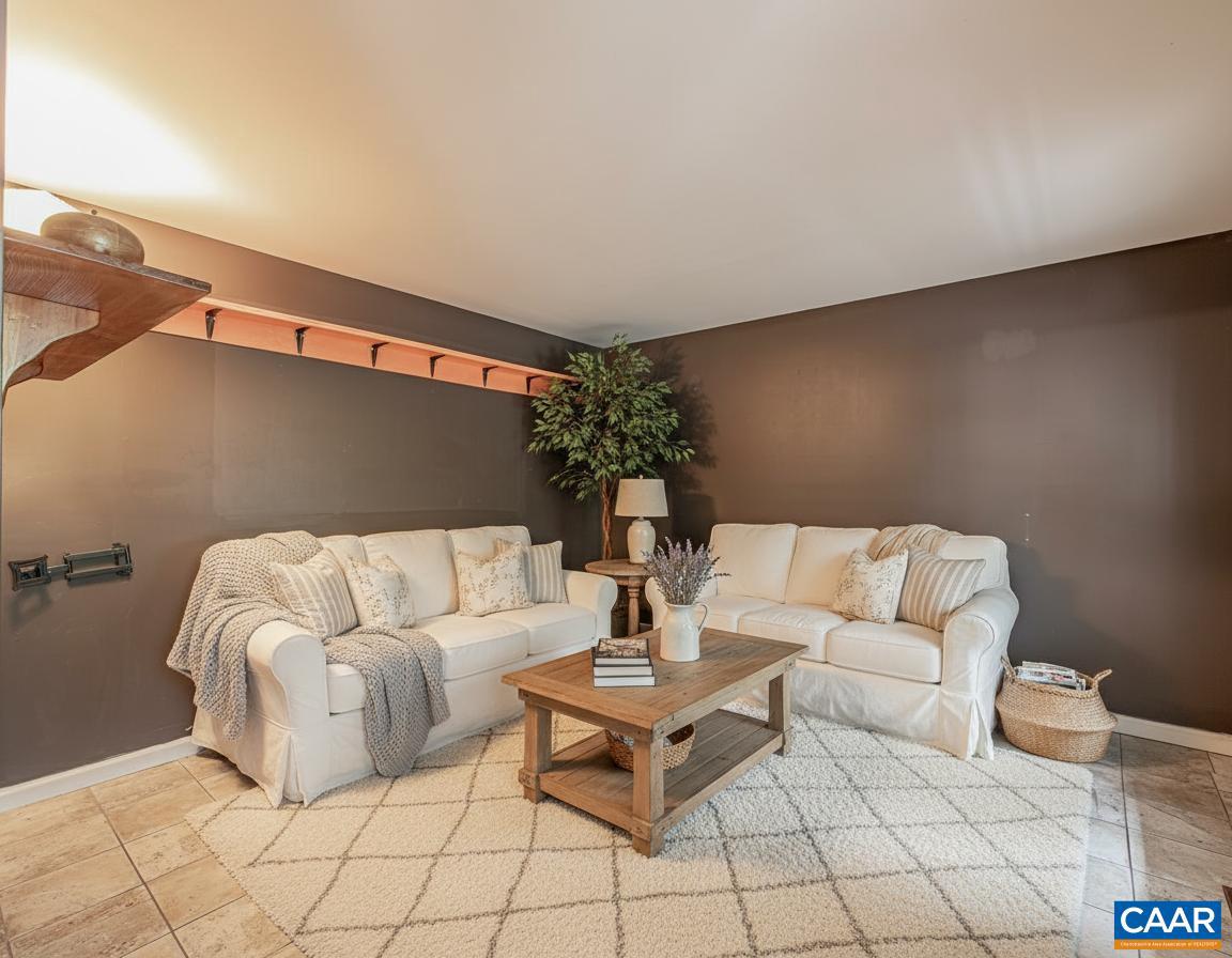 LAKE MONTICELLO - Residential