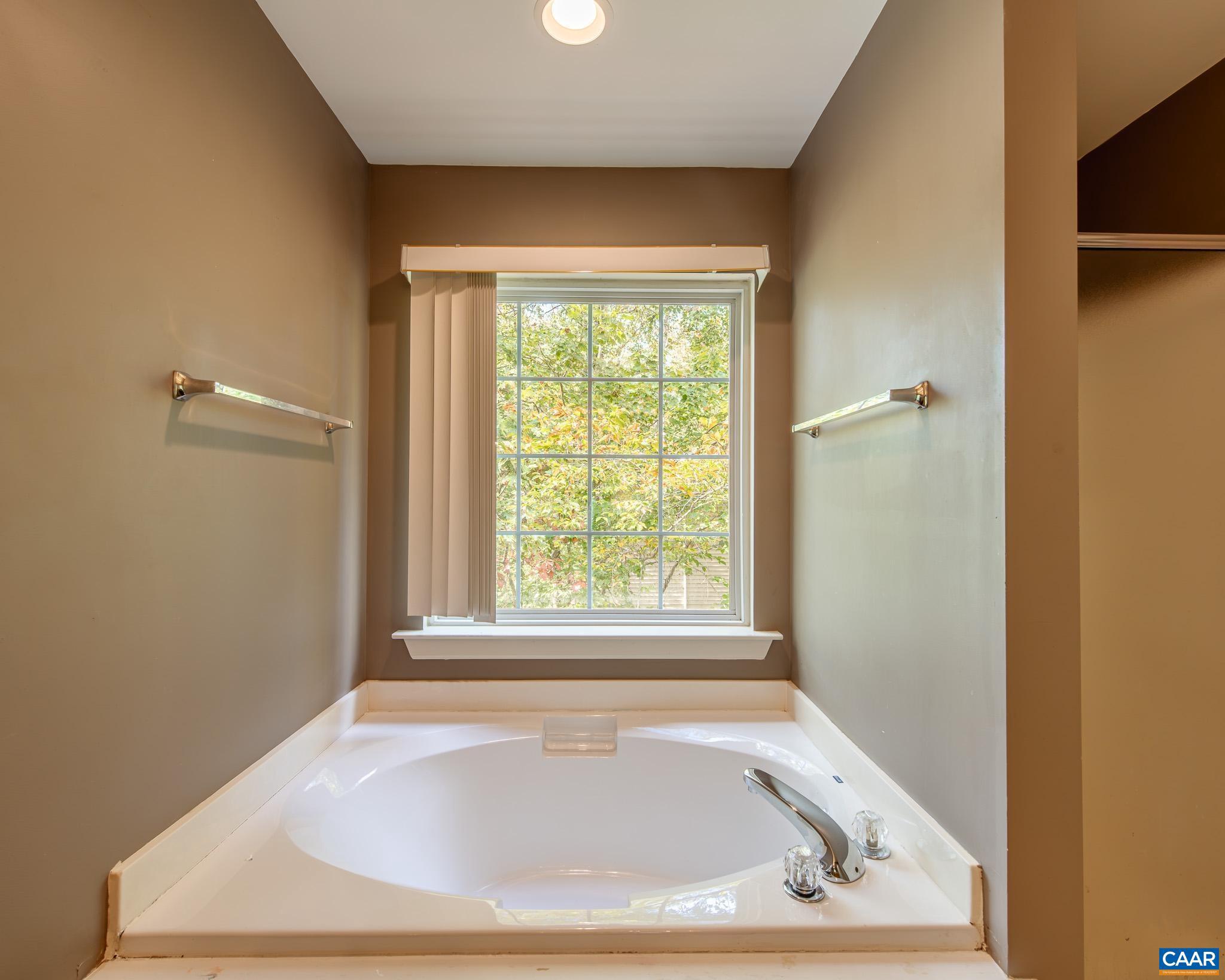 LAKE MONTICELLO - Residential