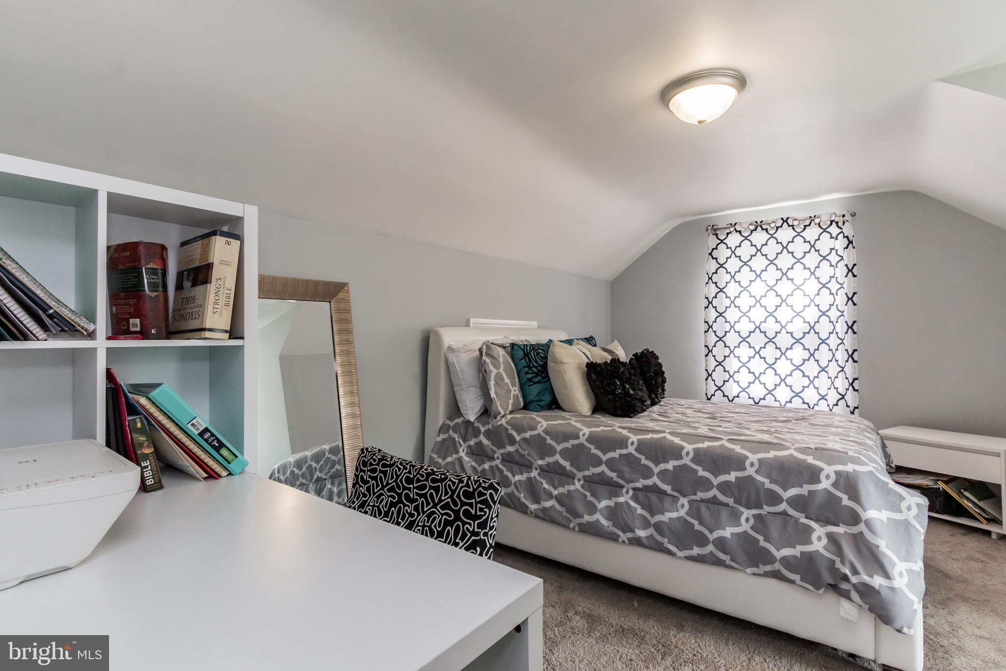 CAROLE HIGHLANDS - Residential