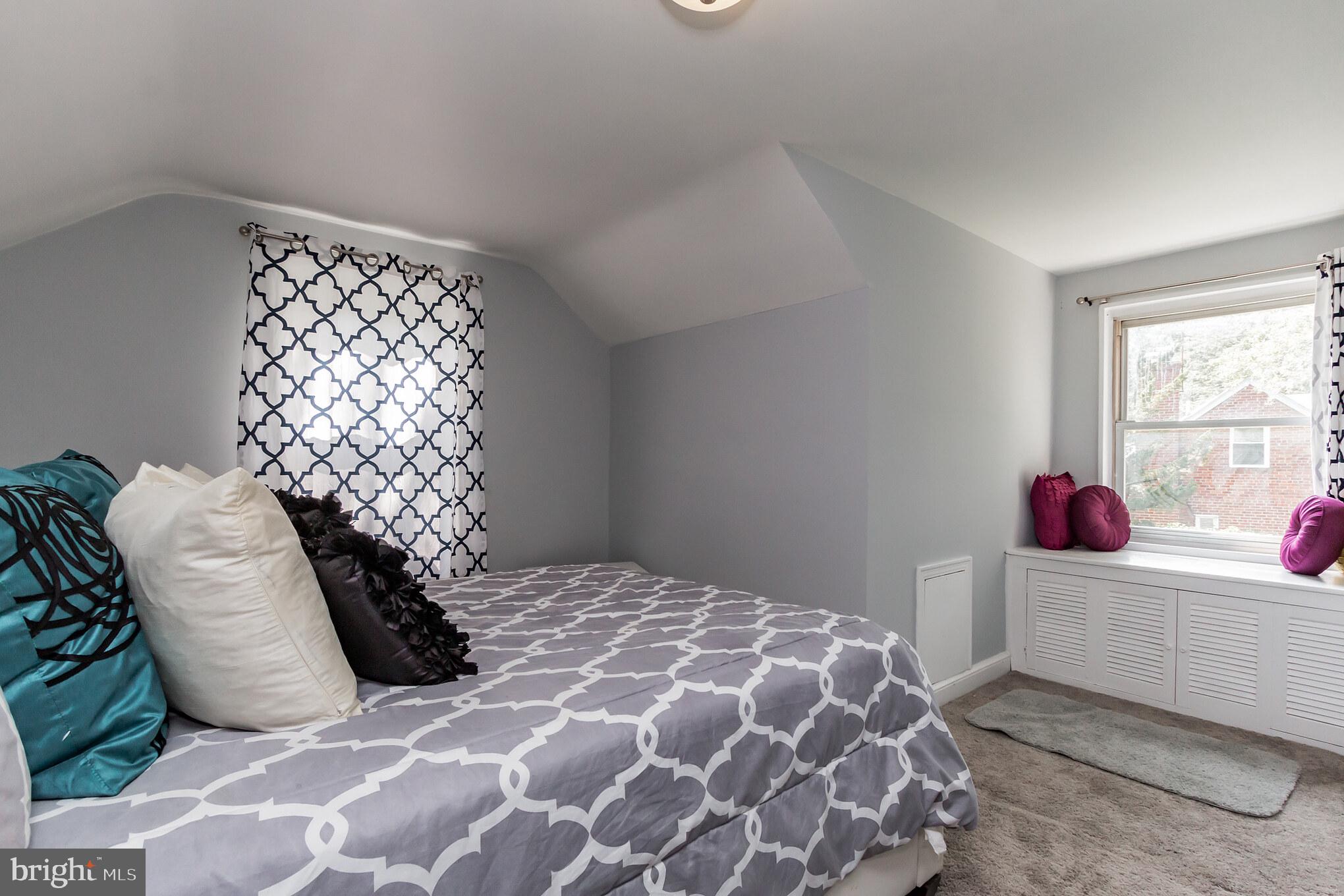 CAROLE HIGHLANDS - Residential