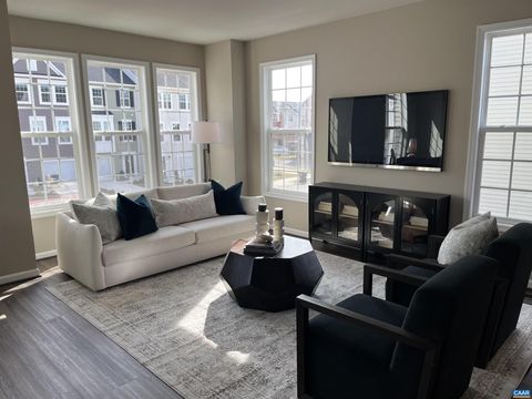 Townhouse For Sale - 249 Cheshire Ln Ln<br/> WAYNESBORO, VA 22980