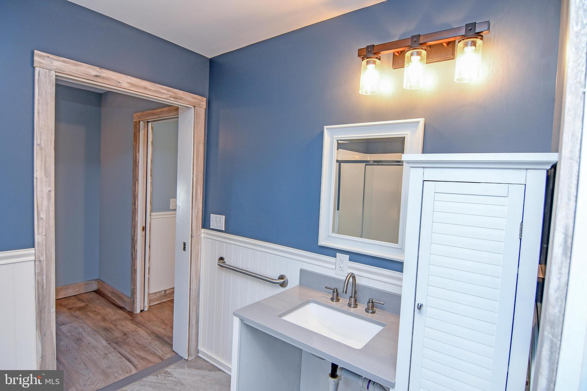 CAPTAIN'S COVE - Residential