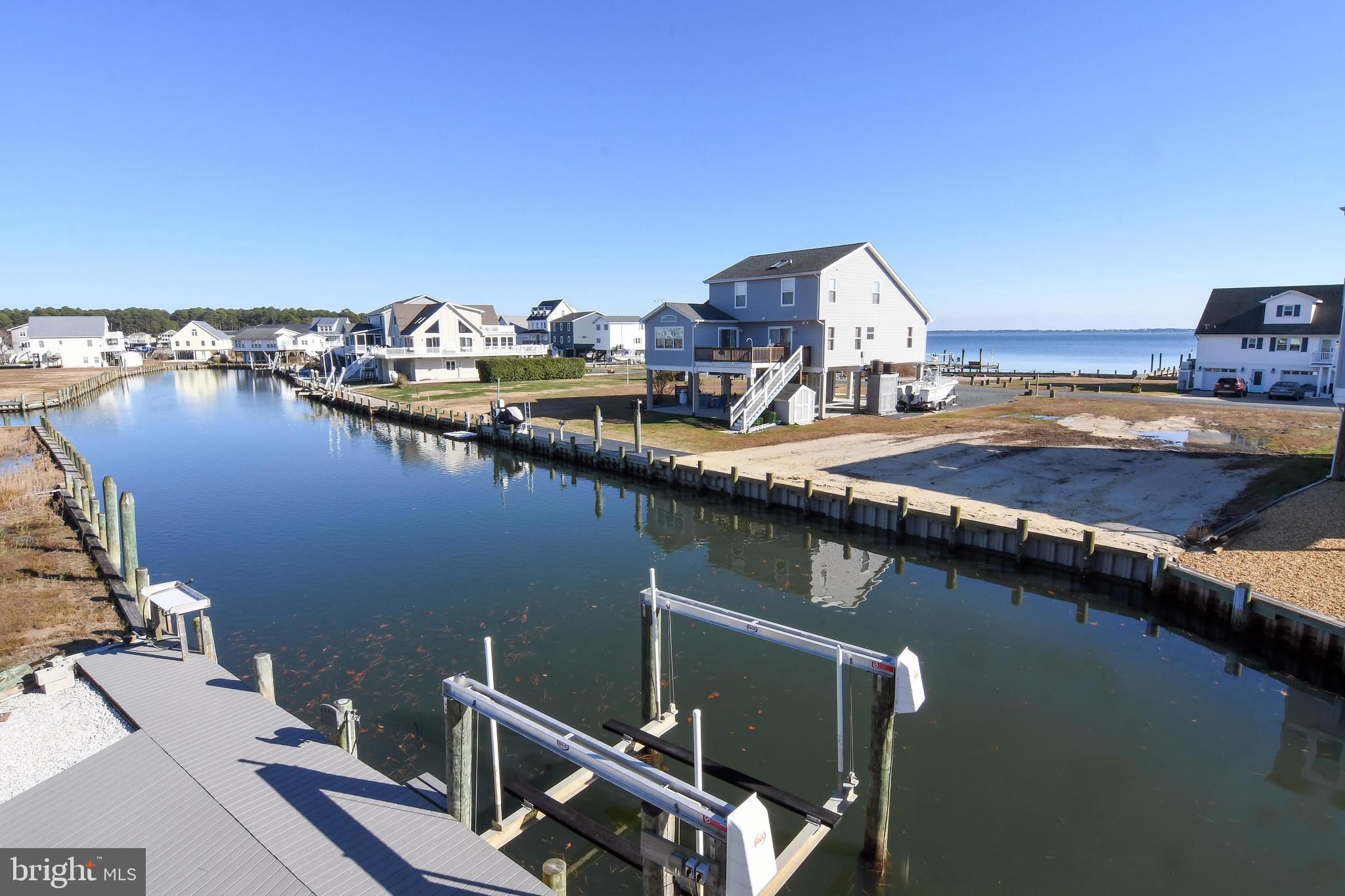 CAPTAIN'S COVE - Residential