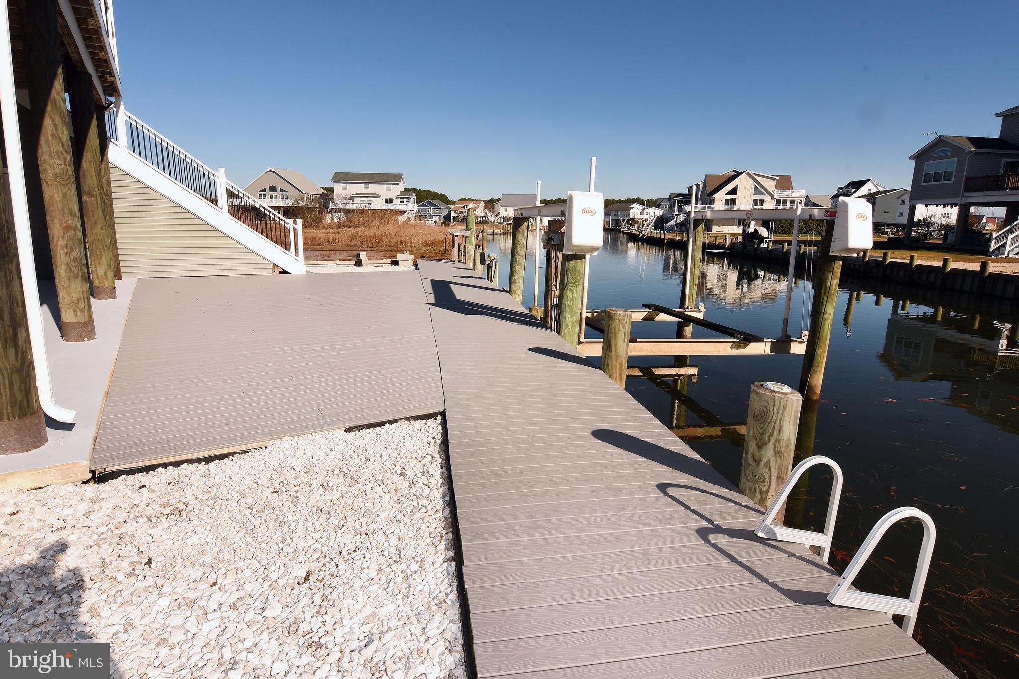 CAPTAIN'S COVE - Residential