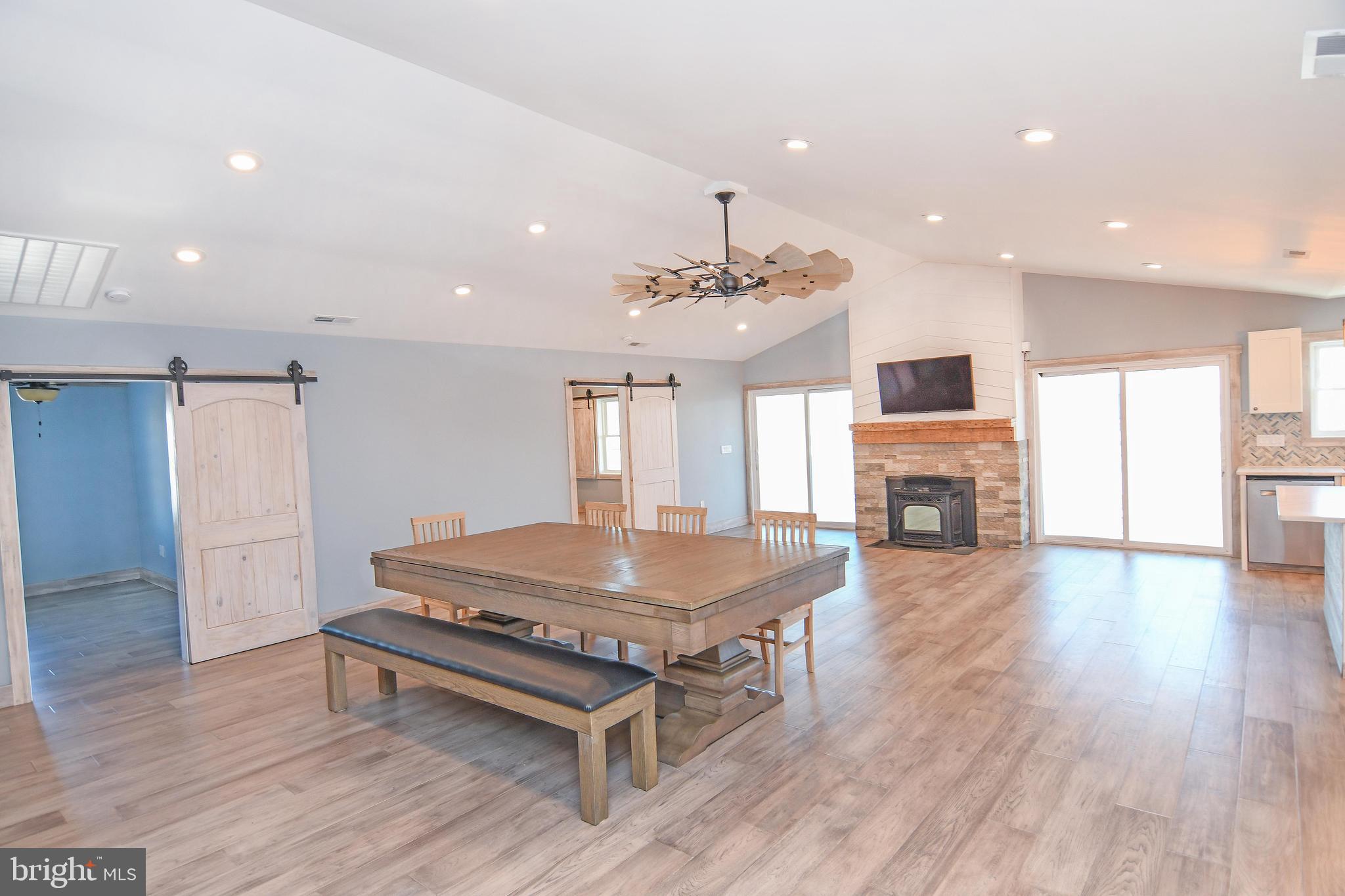 CAPTAIN'S COVE - Residential