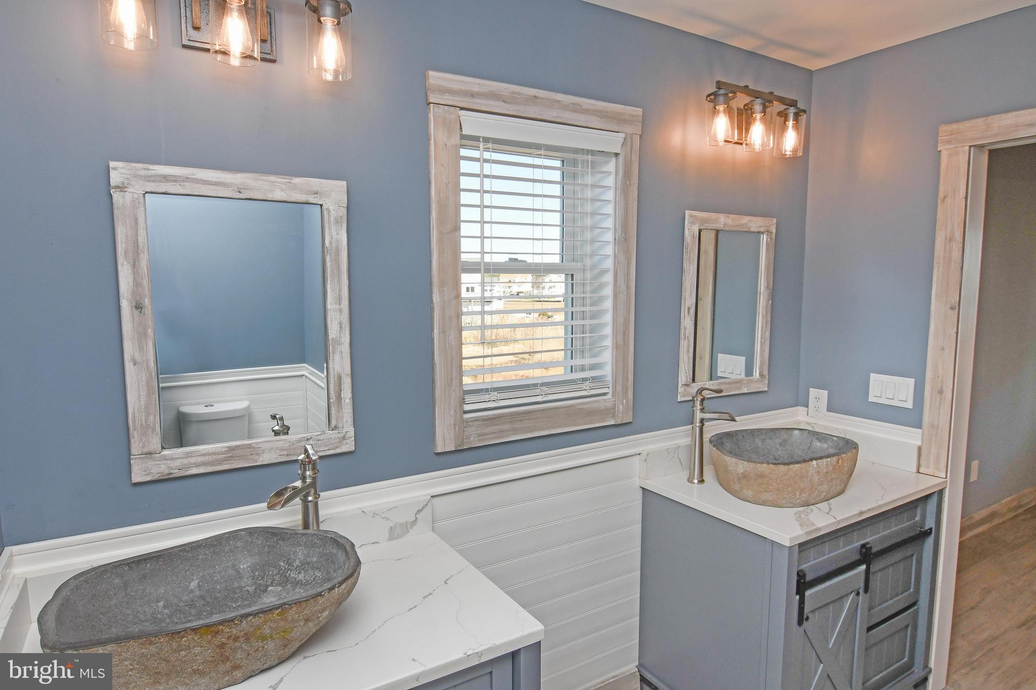 CAPTAIN'S COVE - Residential