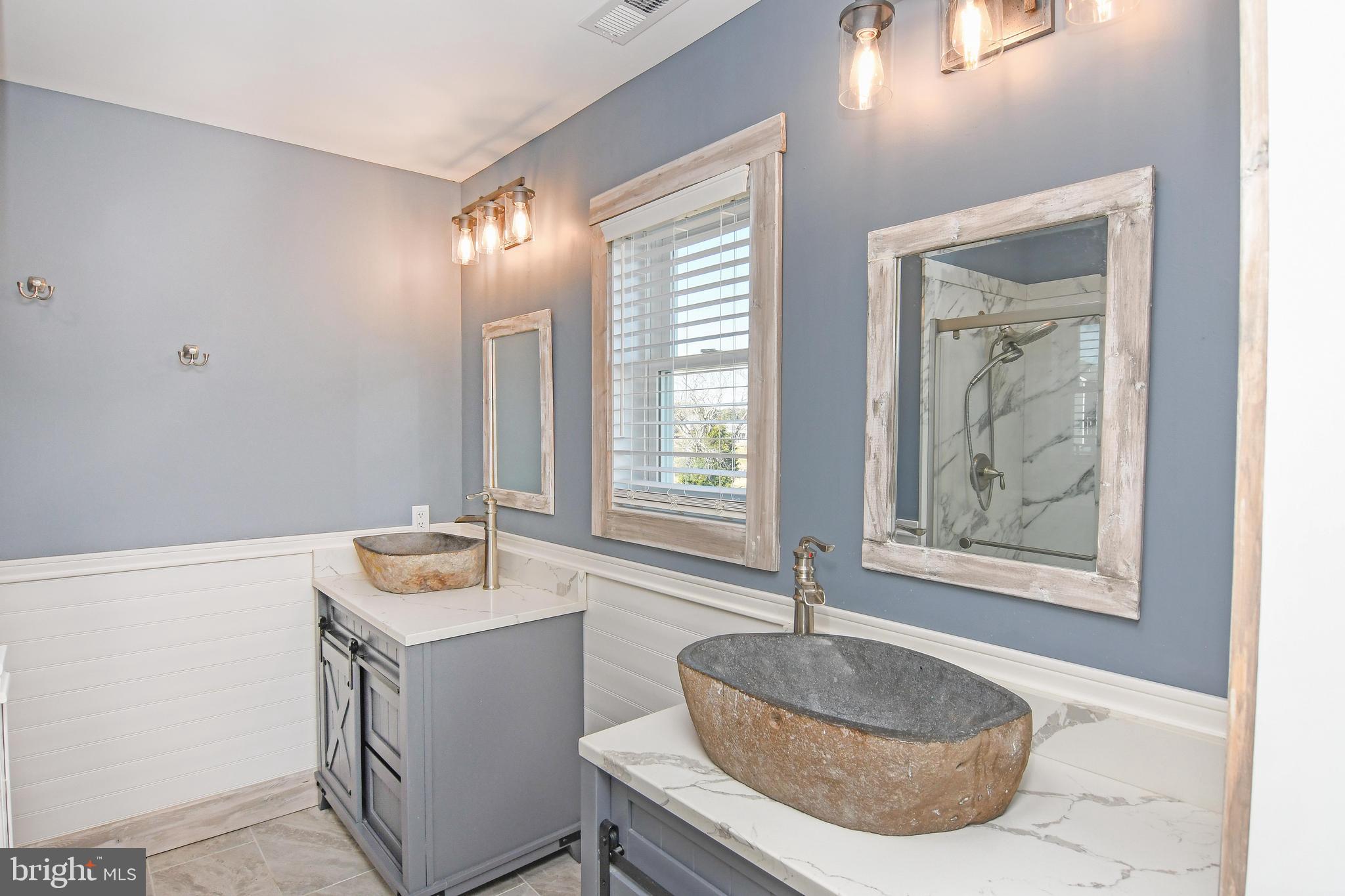 CAPTAIN'S COVE - Residential